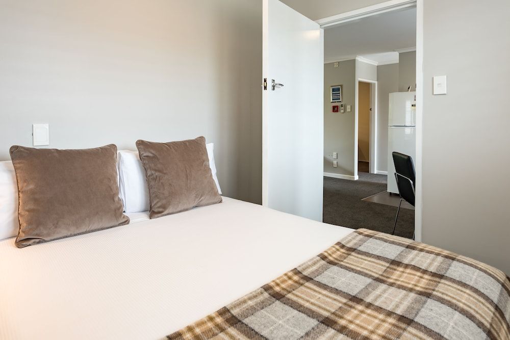 Suncourt Hotel & Conference Centre Three Bedroom Family Garden 2