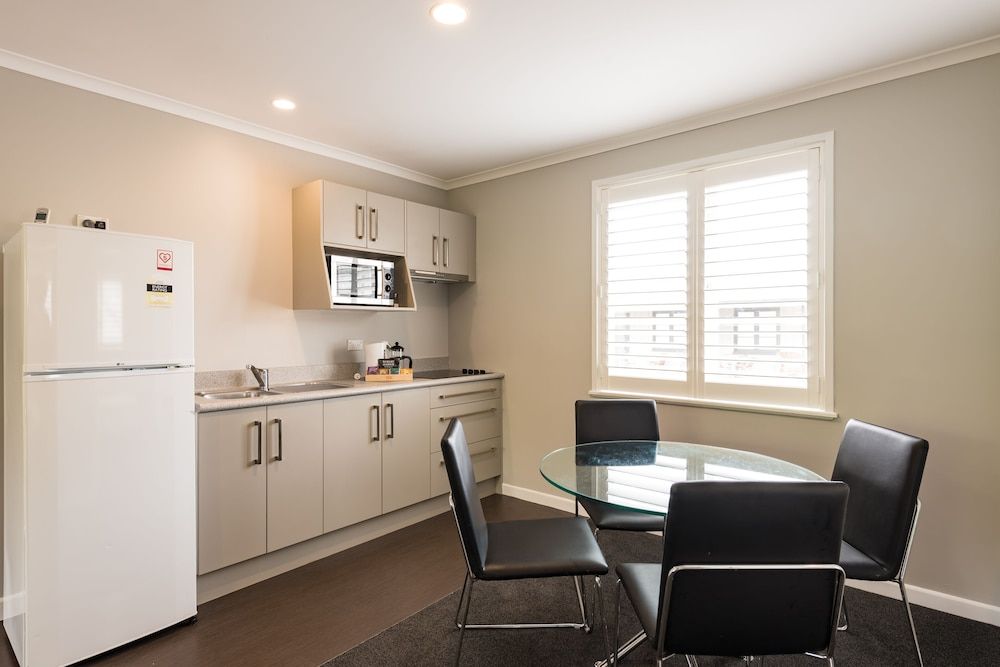 Suncourt Hotel & Conference Centre Three Bedroom Family Garden 6