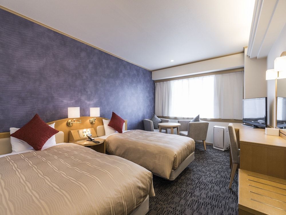 Twin Room, Smoking