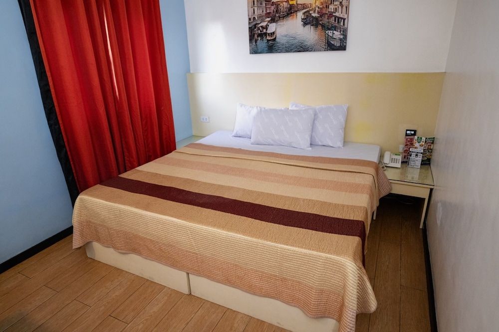 Eurotel North Edsa Standard Room, 1 Queen Bed 4