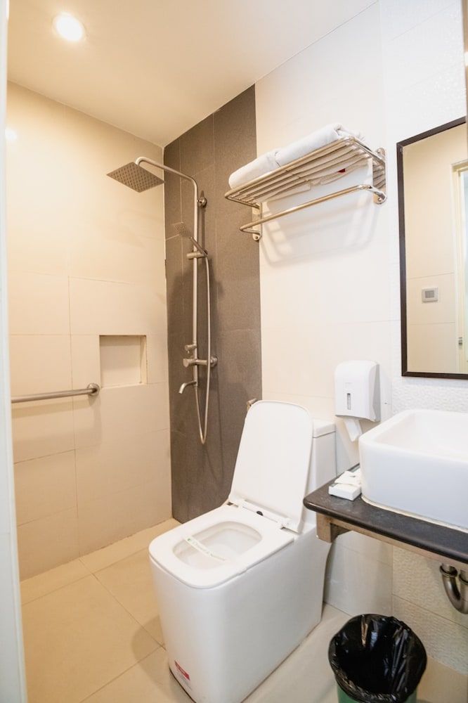 Eurotel North Edsa Standard Room, 1 Queen Bed 5