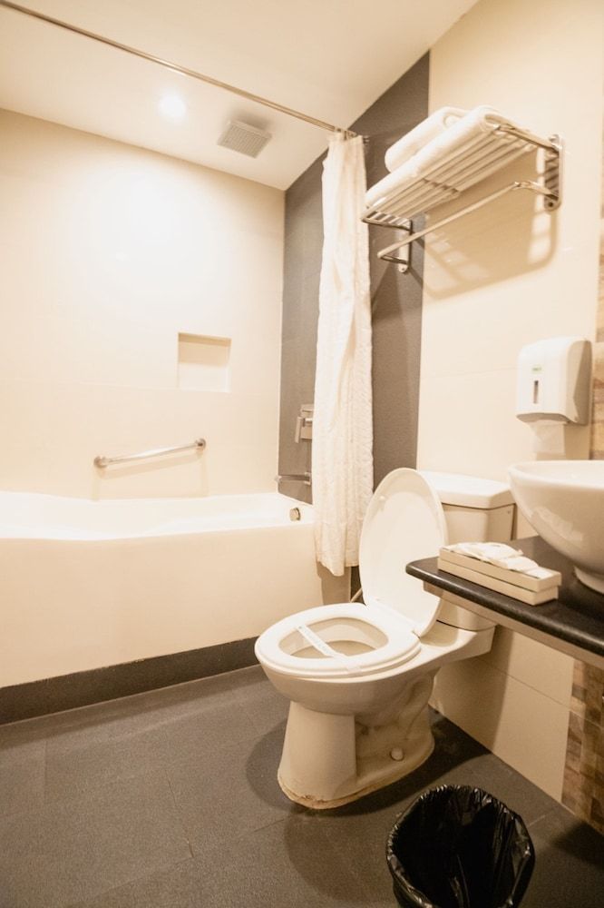 Eurotel North Edsa Euro suite two 5