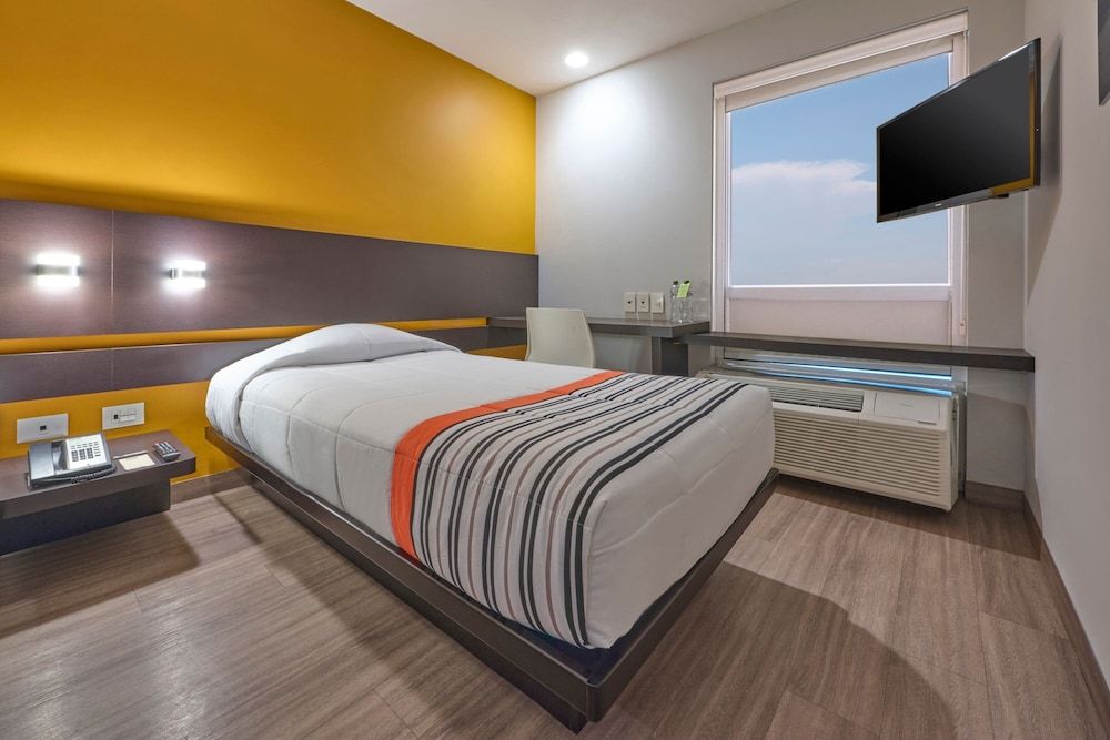 City Express Junior by Marriott Mexicali Room, 1 Queen Bed, Non Smoking 6