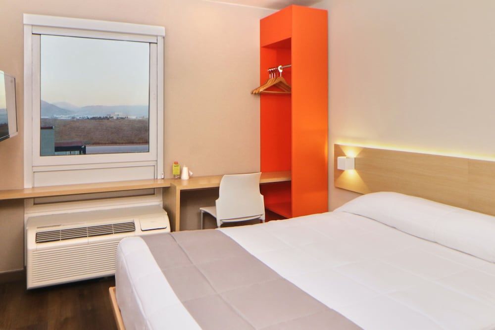 City Express Junior by Marriott Tijuana Otay Room, 1 Queen Bed 4