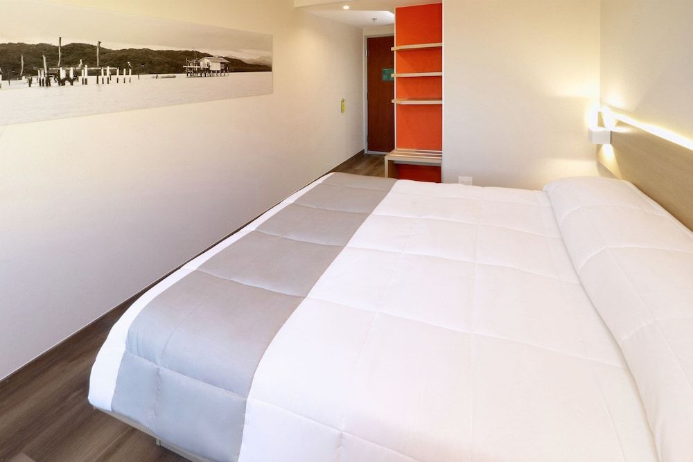City Express Junior by Marriott Tijuana Otay Room, 1 Queen Bed