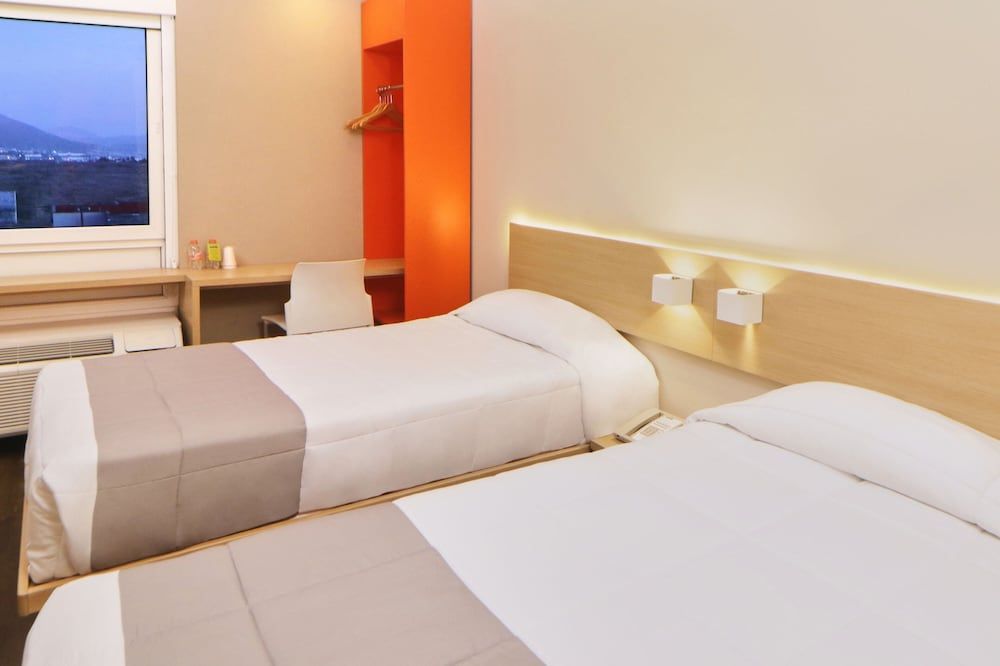 City Express Junior by Marriott Tijuana Otay Room, 2 Twin Beds 4