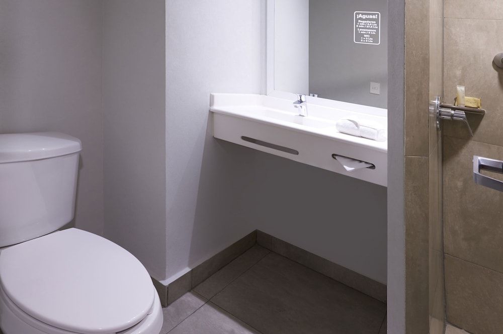 City Express Junior by Marriott Ciudad Juarez Consulado Room, 1 Double Bed, Non Smoking 8