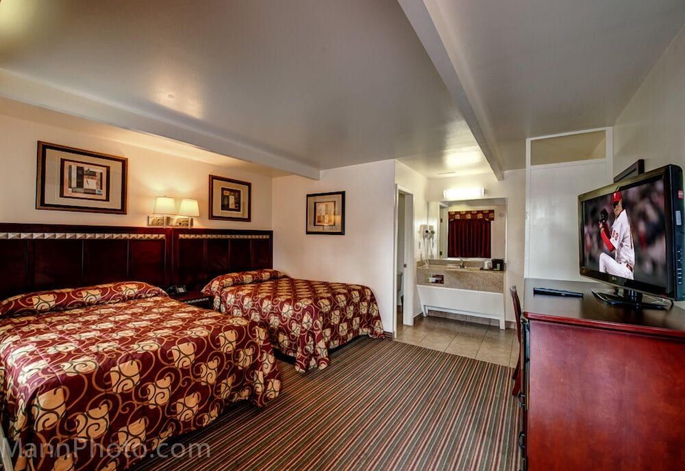 Whispering Palms Inn Standard Room, 1 King Bed