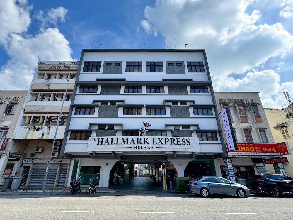 undefined Hallmark Express Hotel 4
