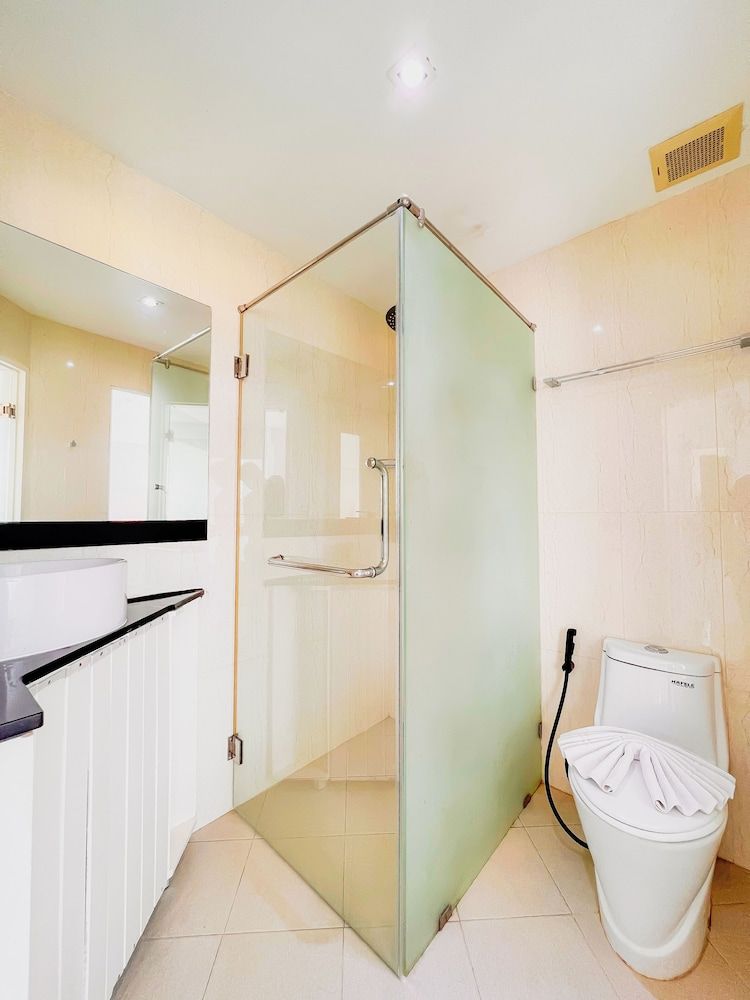 Grand Sunset Hotel Phuket Standard Room 5