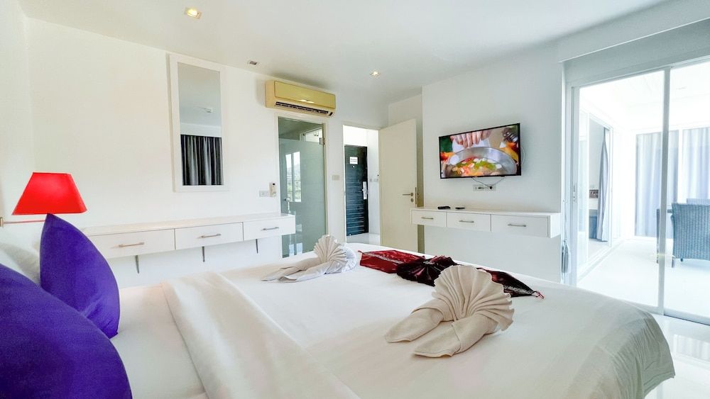 Grand Sunset Hotel Phuket Two Bedroom Suite 8