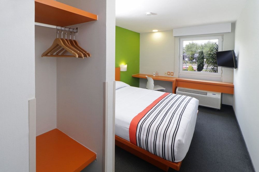 City Express Junior by Marriott Toluca Aeropuerto Room, 1 Queen Bed 2