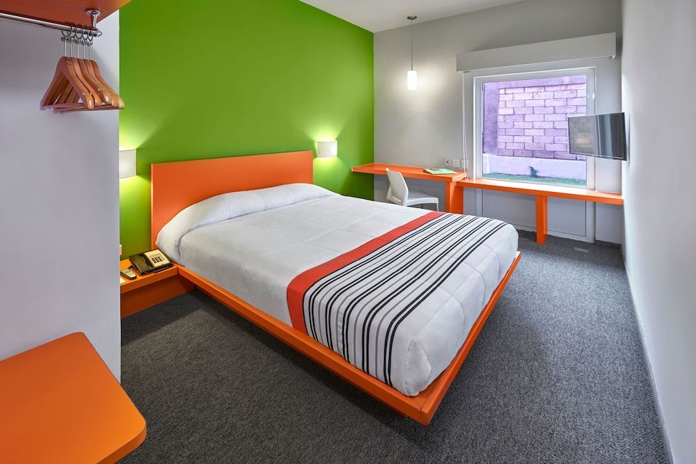City Express Junior by Marriott Toluca Aeropuerto Room, 1 Queen Bed 5