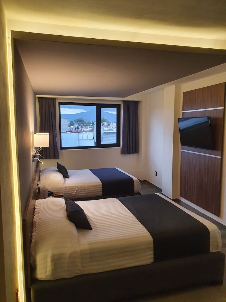 Estanza Hotel & Suites Double Room, 2 Double Beds 5