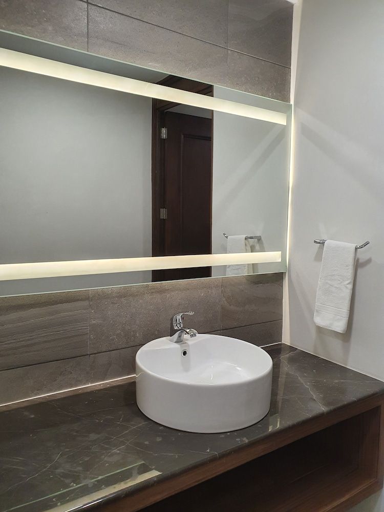 Estanza Hotel & Suites Double Room, 2 Double Beds 9