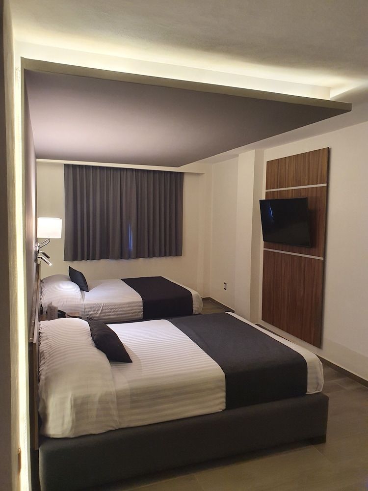 Estanza Hotel & Suites Double Room, 2 Double Beds 4