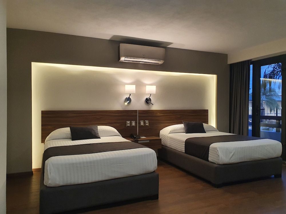 Estanza Hotel & Suites Double Room, 2 Double Beds 6