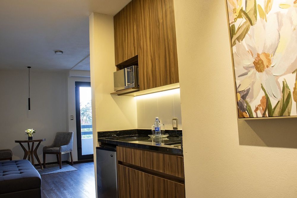 Estanza Hotel & Suites