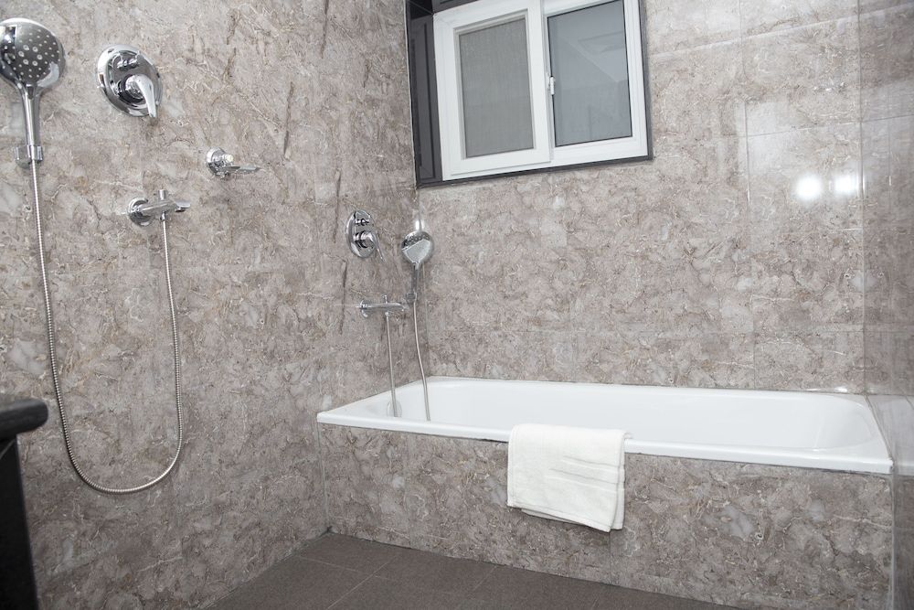 Lake Star Deluxe Double or Twin Room 9