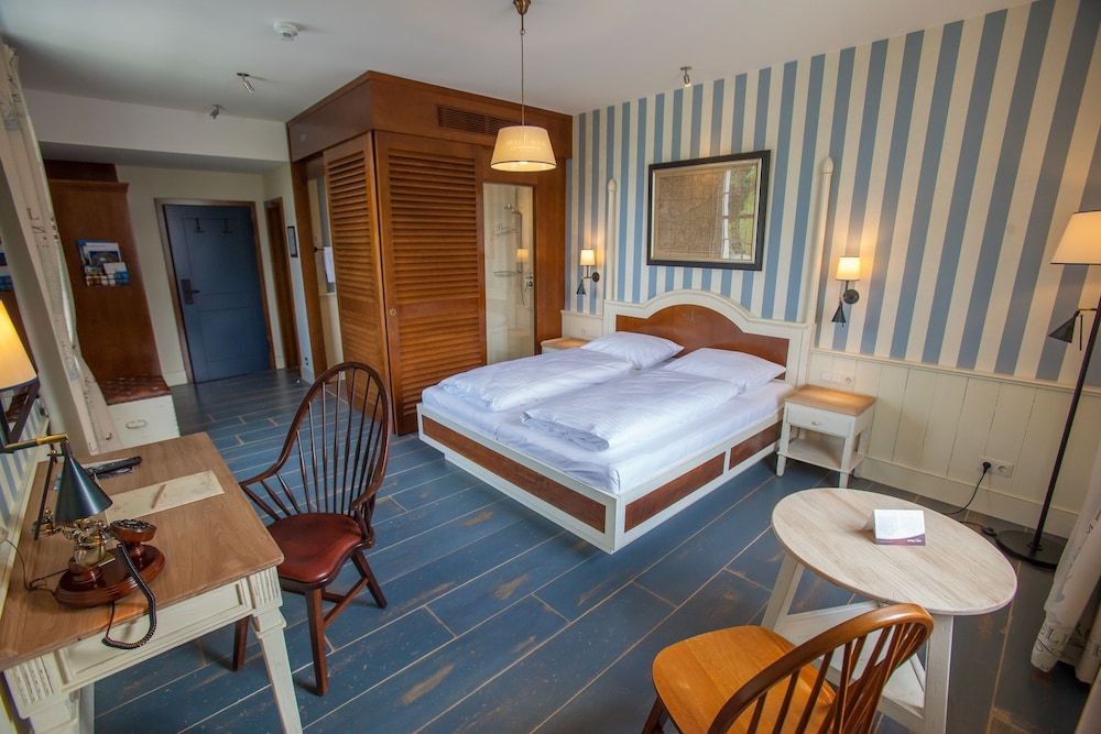 Hotel room B