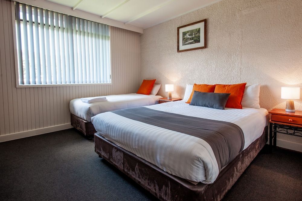 Silver Hills Motel One Queen and One Single 3