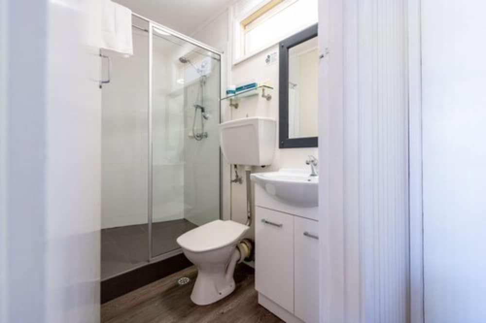 Silver Hills Motel Family Room 4