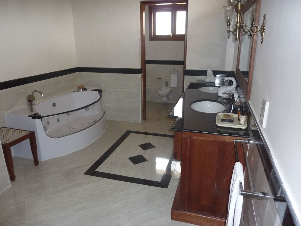 Ocean Beach Resort & Spa Suite 3