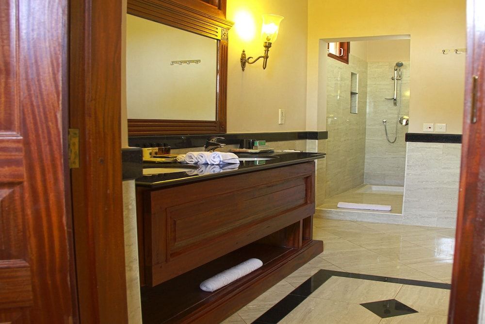 Ocean Beach Resort & Spa Suite 4