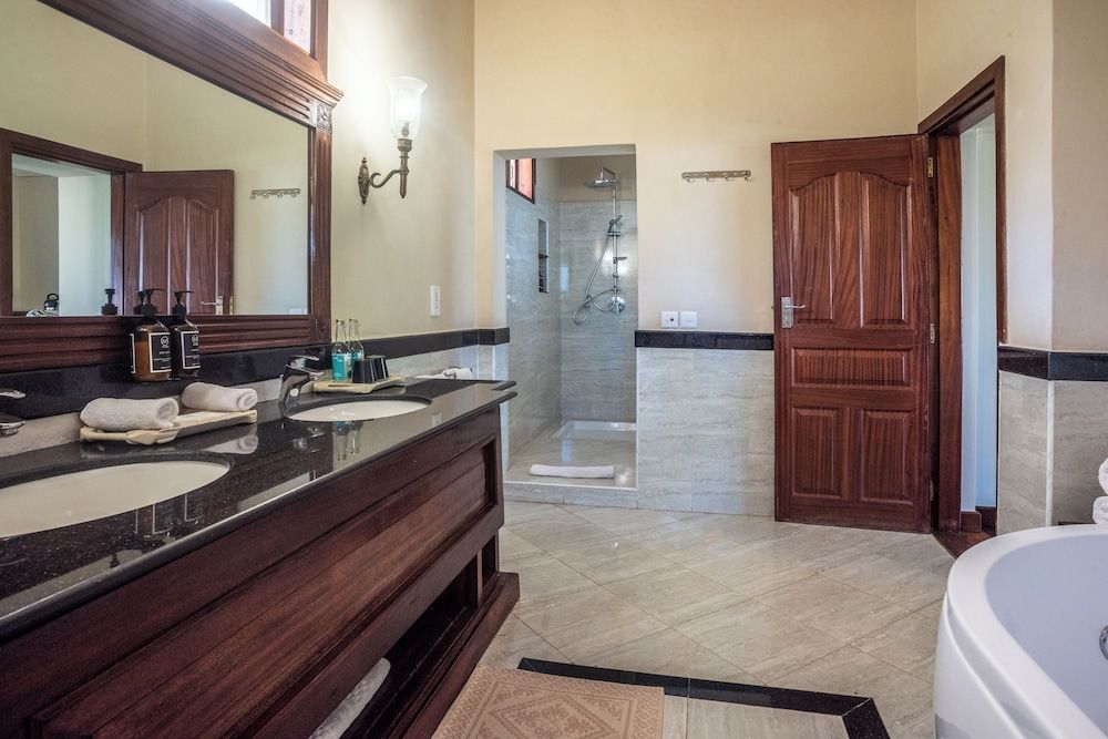 Ocean Beach Resort & Spa Deluxe Suite 2