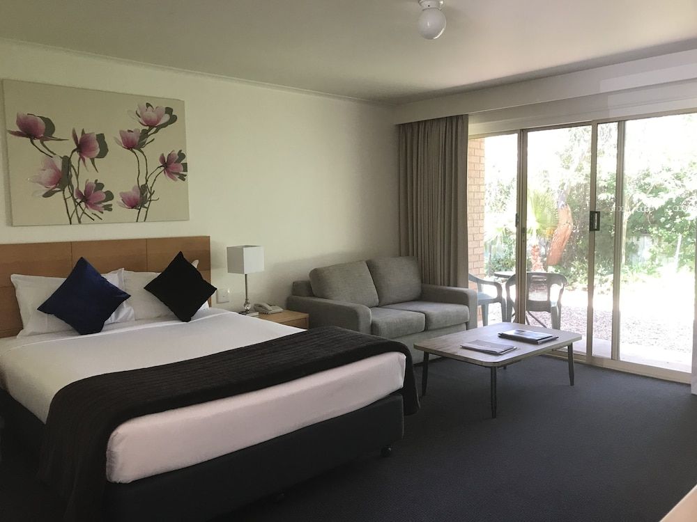 Queen room