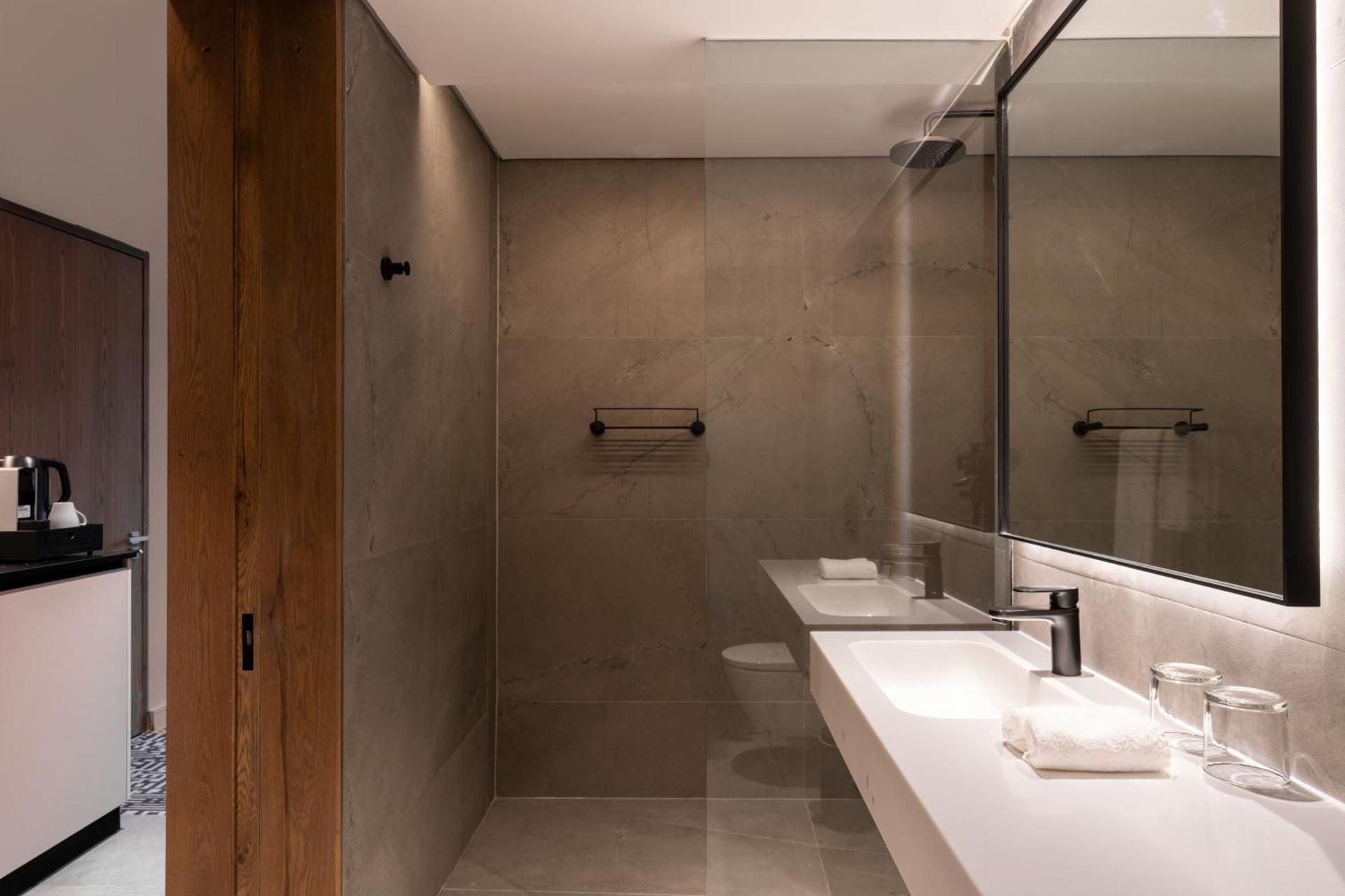 Studio Apartment with Mountain View