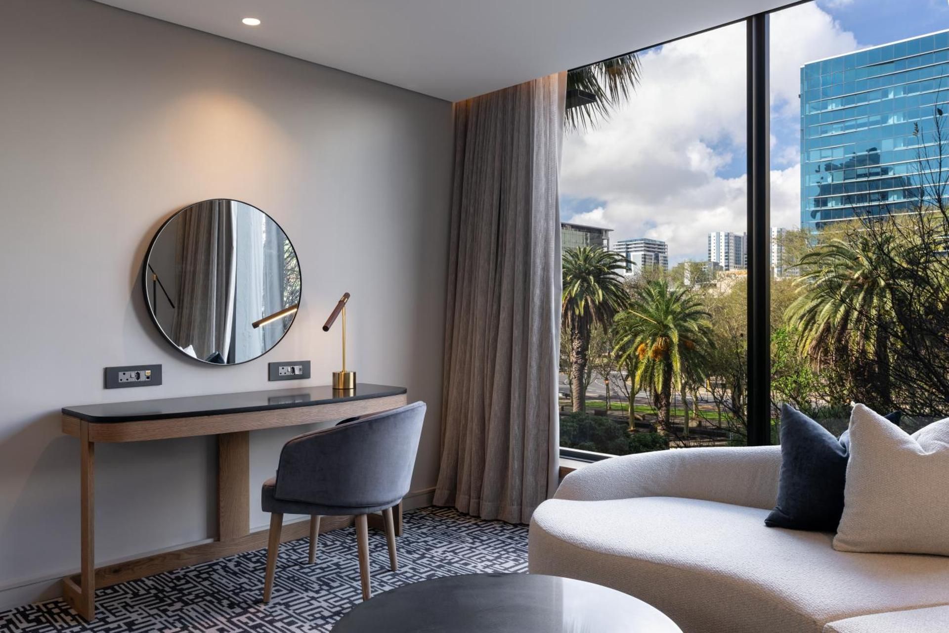 Studio Apartment with Mountain View