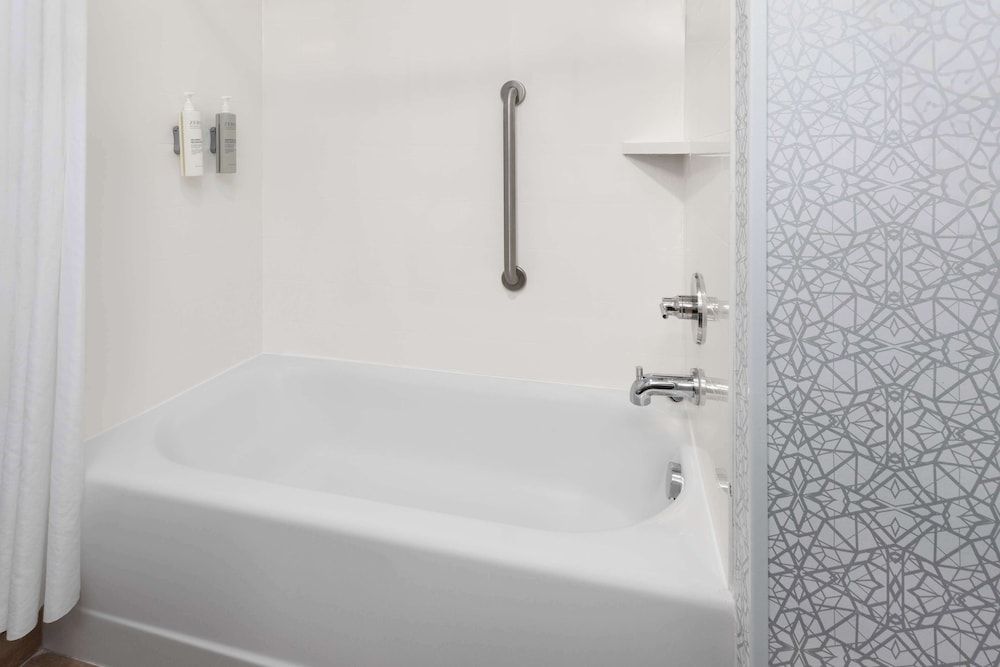 Hampton Inn & Suites Saginaw Two queens 3