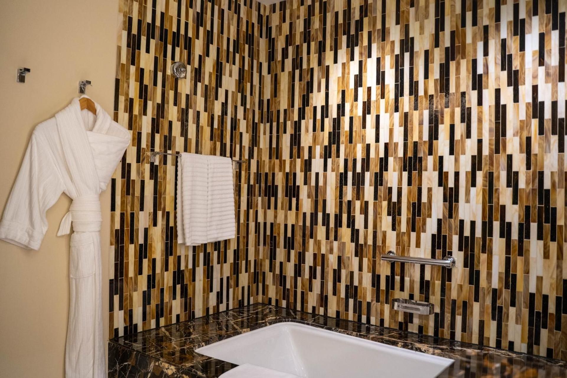 undefined VOGO Abu Dhabi Golf Resort & Spa 7