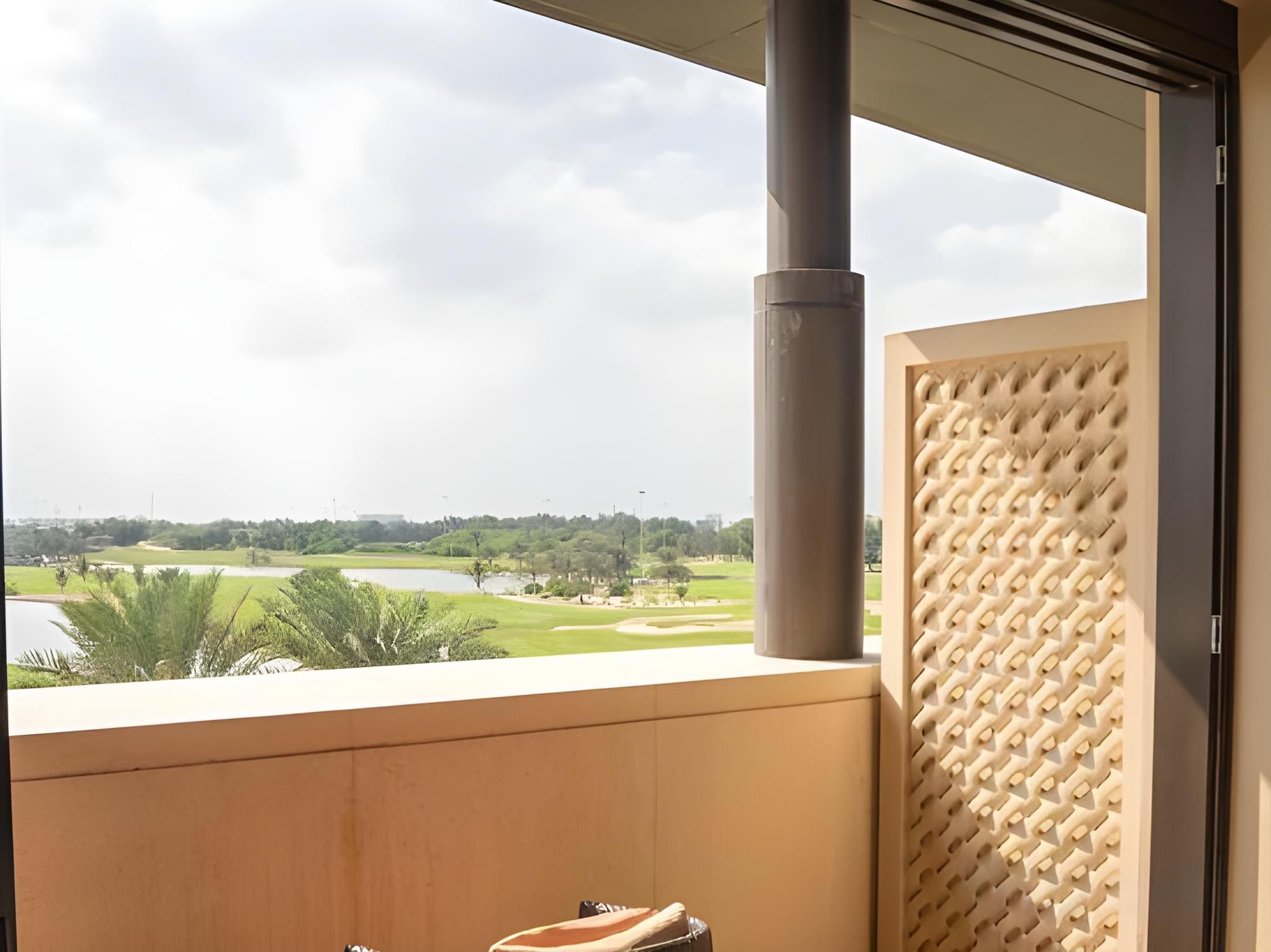 Deluxe, Guest room, 1 King, Golf view, Balcony