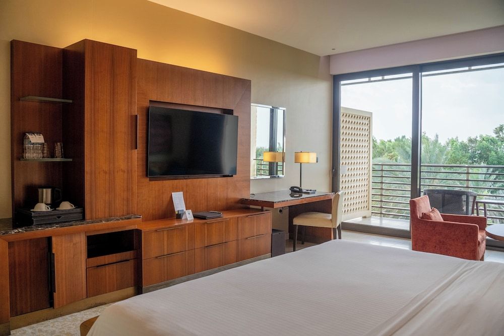 Junior Suite - King Bed, Smoking
