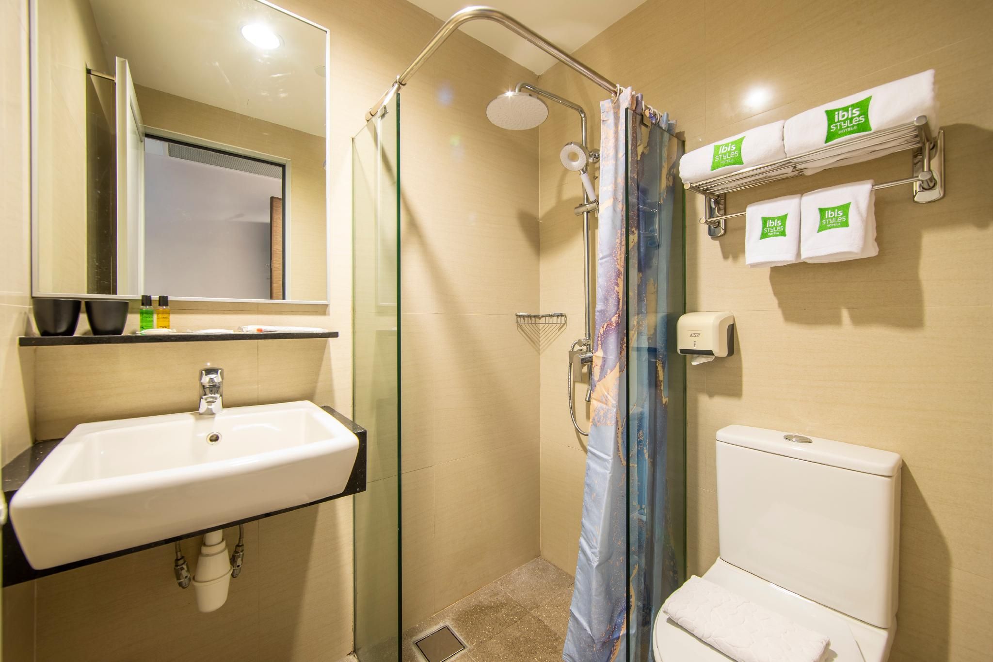 undefined ibis Styles Singapore Albert 5