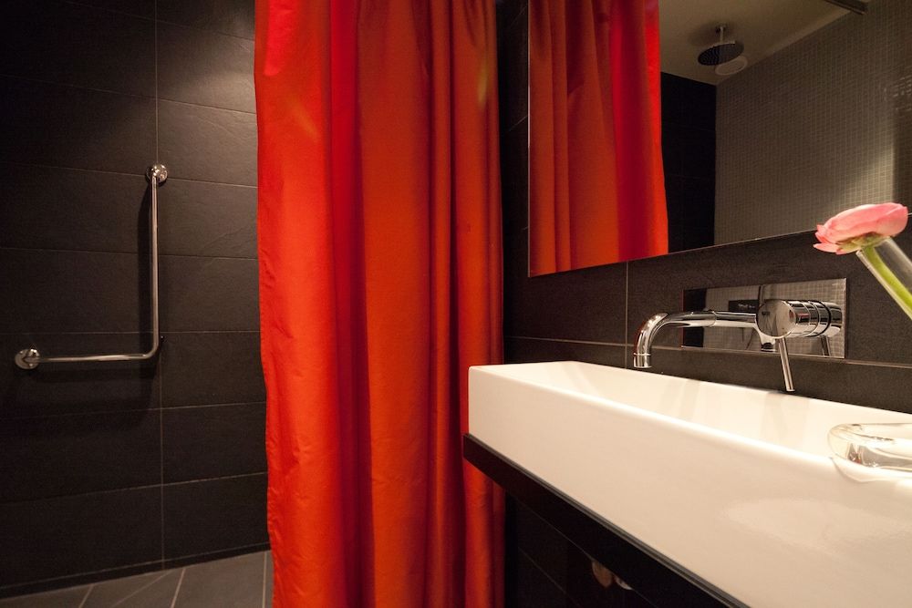 Fred Hotel Classic Room 8