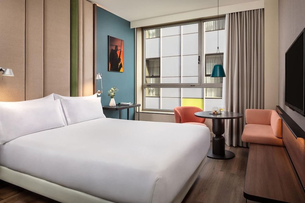 undefined NH Barcelona Diagonal Center 8