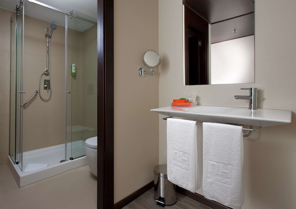 undefined NH Barcelona Diagonal Center 6