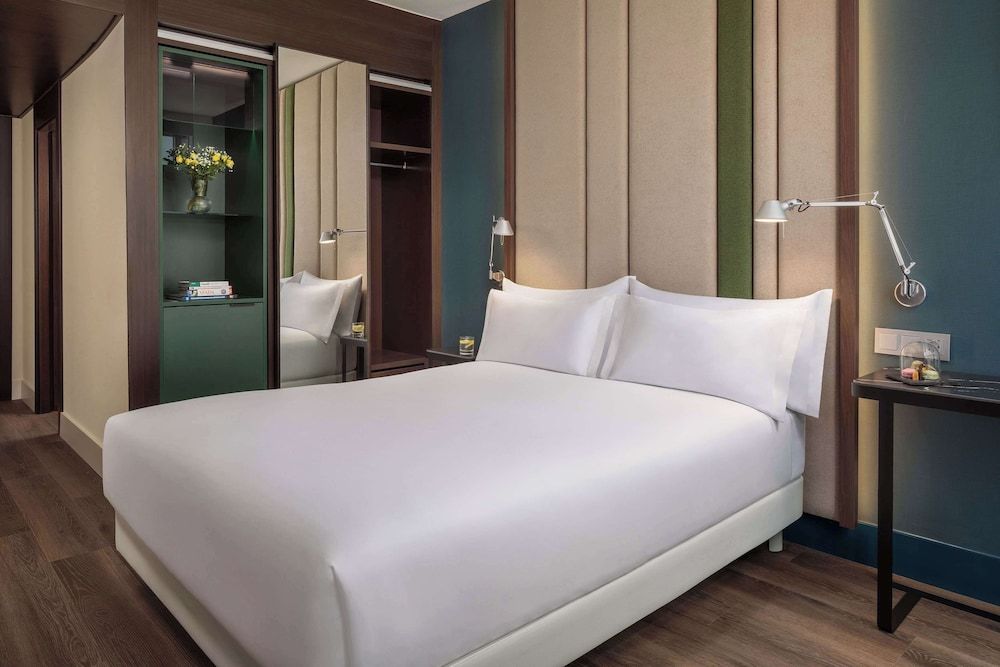 undefined NH Barcelona Diagonal Center 5