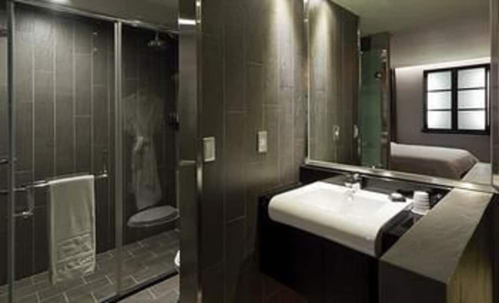 undefined FX Hotel Taipei Nanjing East Road Branch 10
