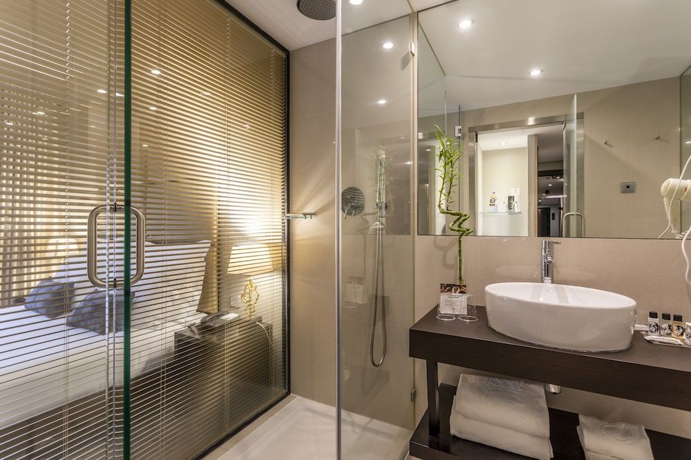 undefined Czar Lisbon Hotel 5