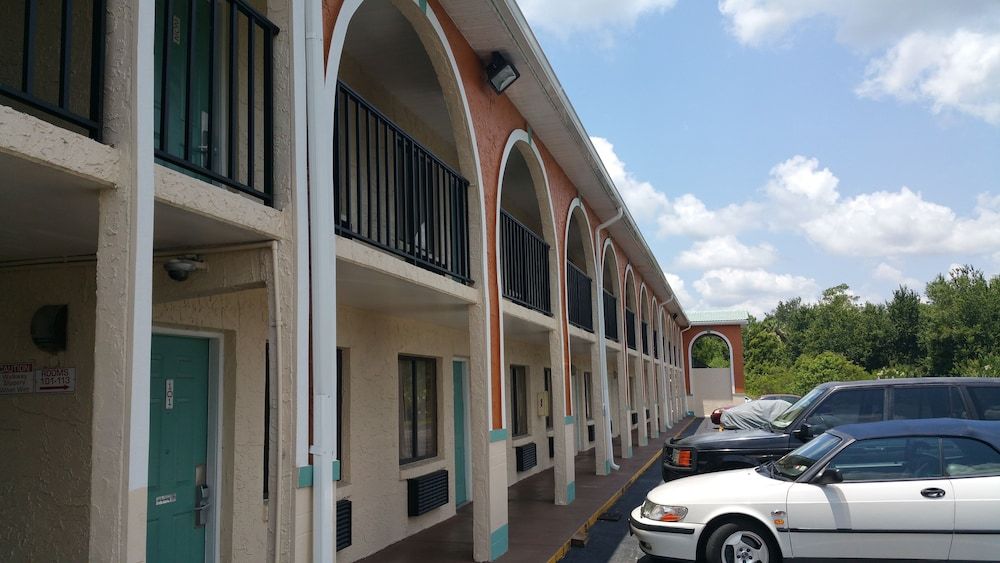 undefined Shining Light Inn & Suites 7