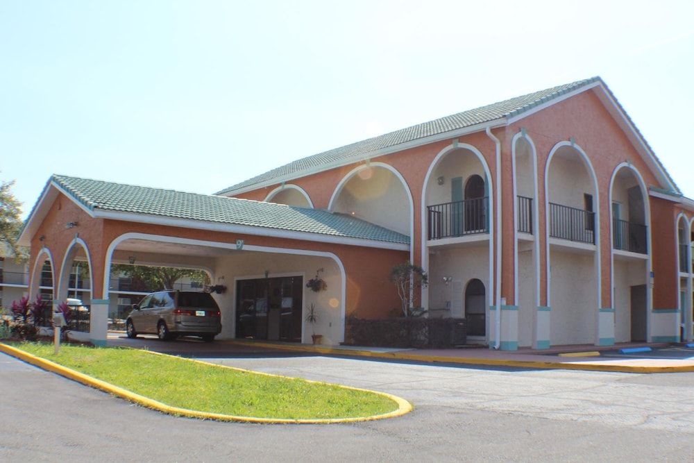 undefined Shining Light Inn & Suites 9