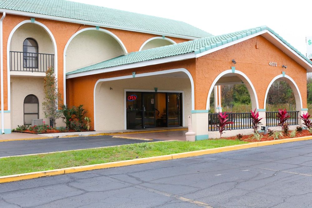 undefined Shining Light Inn & Suites 4