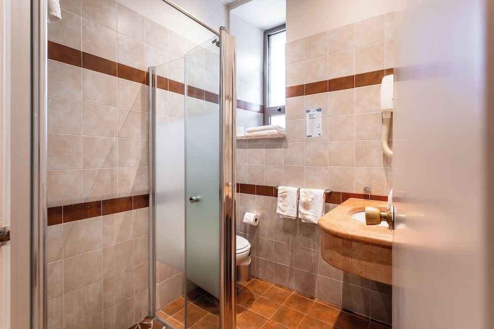 Notre Dame of Jerusalem Center Standard Twin Room, 1 Bedroom, Non Smoking, Courtyard View 5