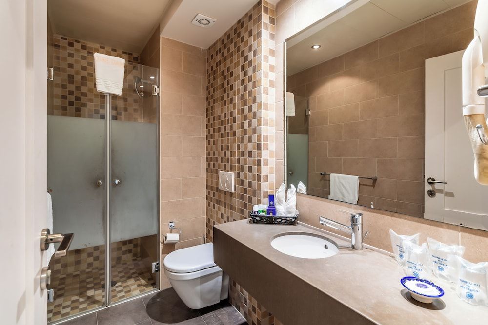 Notre Dame of Jerusalem Center Family Room, Private Bathroom 5