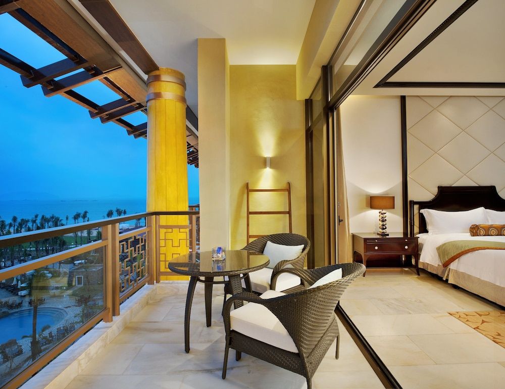 Premium Room, 1 King Bed, Ocean View, Oceanfront