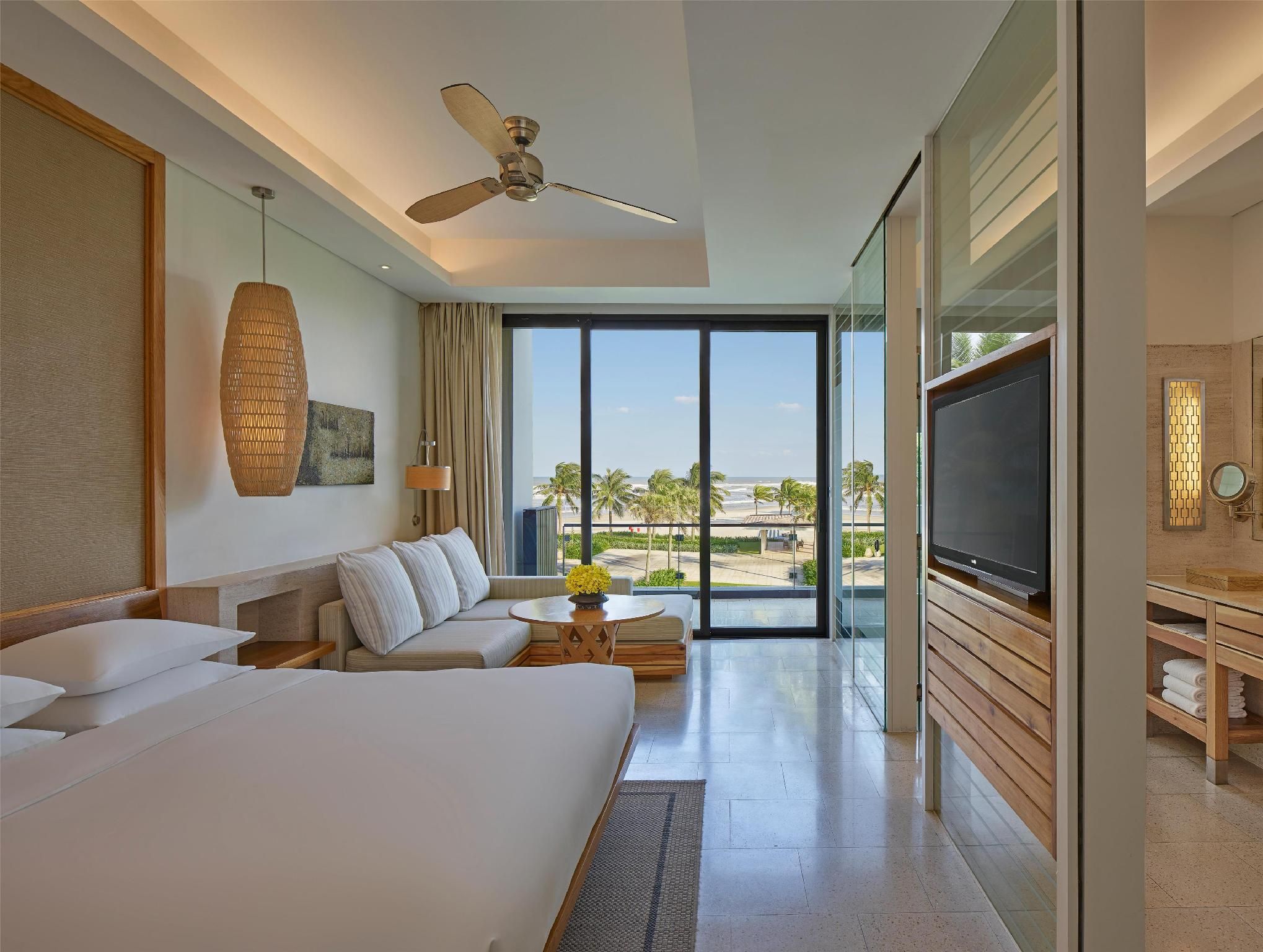1 King Bed Ocean View